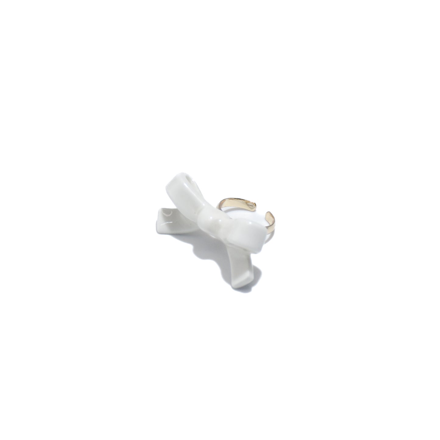 Bowtie Maniac - Small Ribbon Ceramic Bowtie Gold Plated Brass Ring White