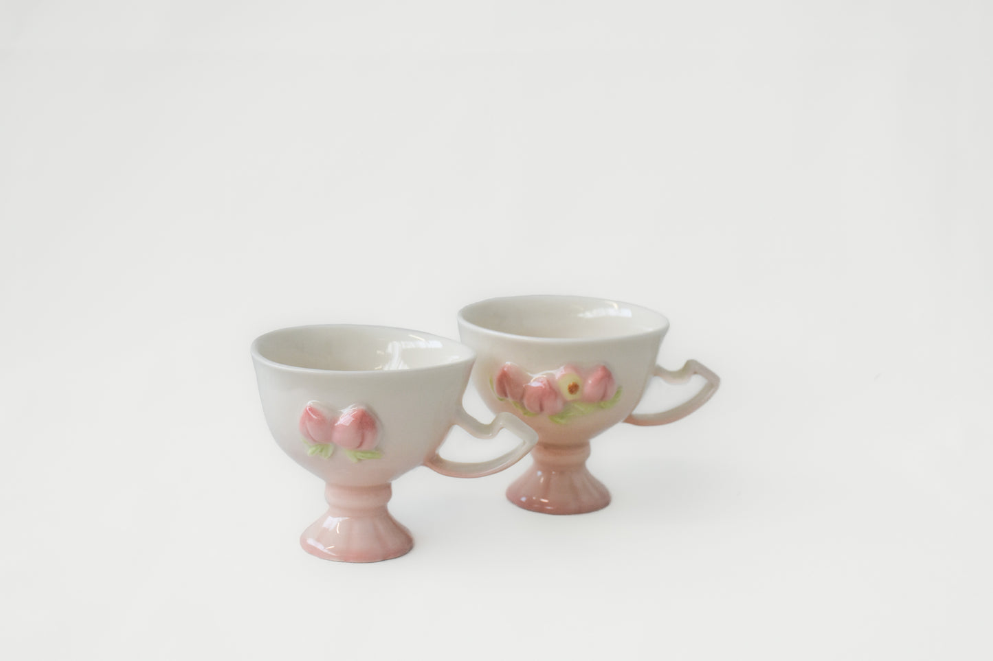 Peach it - Porcerlain peach tea cup with handle Bloom base