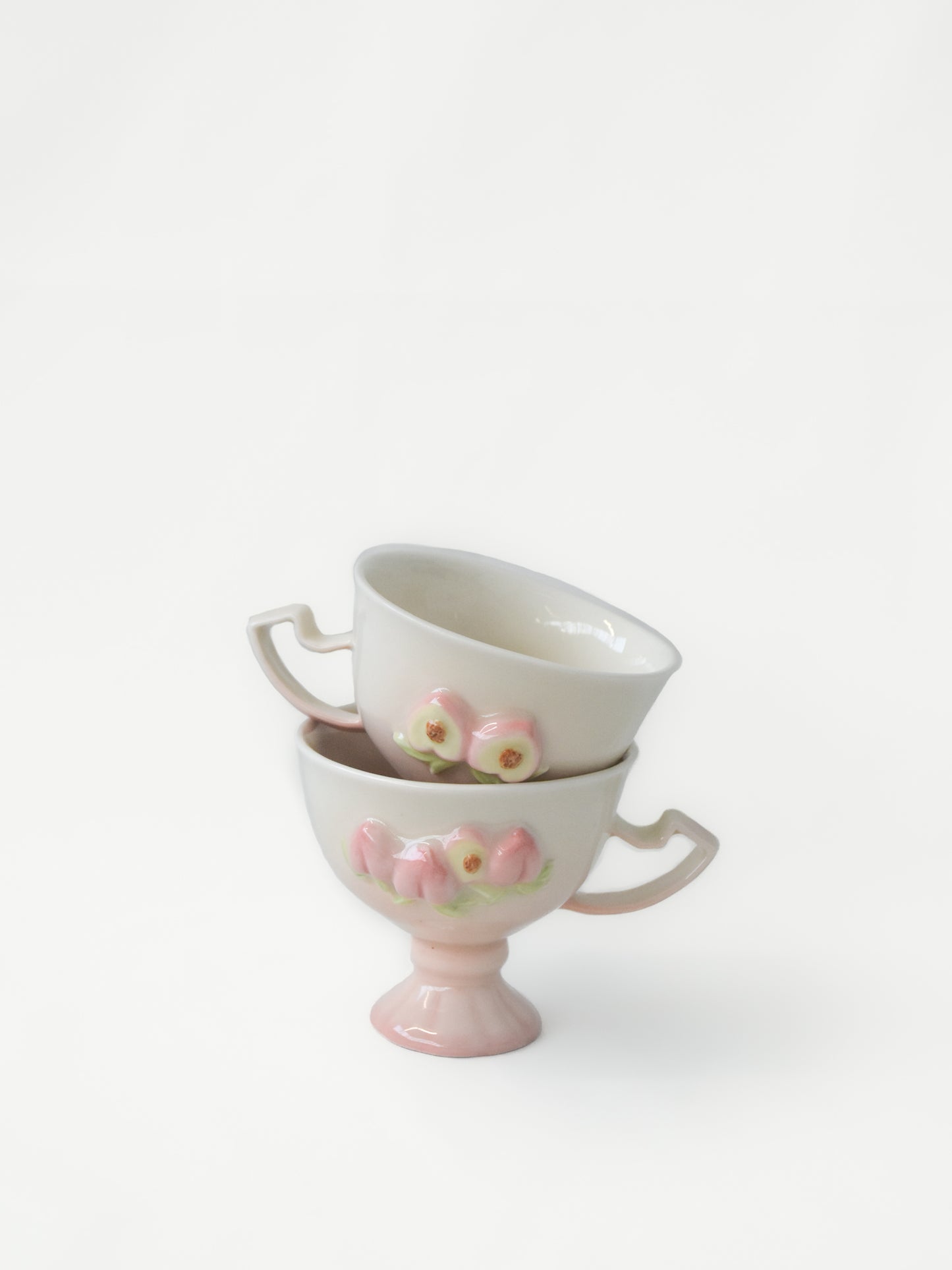 Peach it - Porcerlain peach tea cup with handle Bloom base