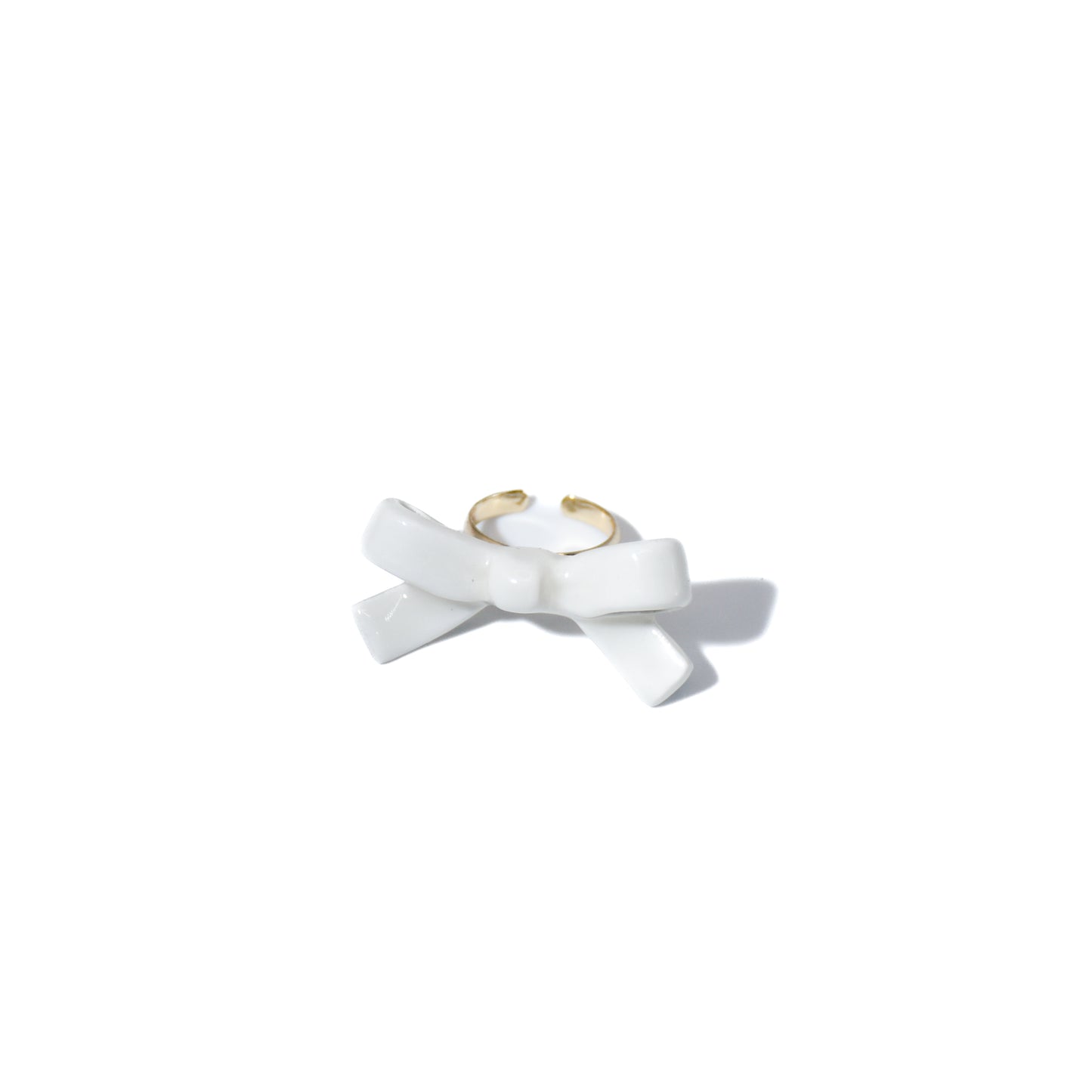 Bowtie Maniac - Small Ribbon Ceramic Bowtie Gold Plated Brass Ring White