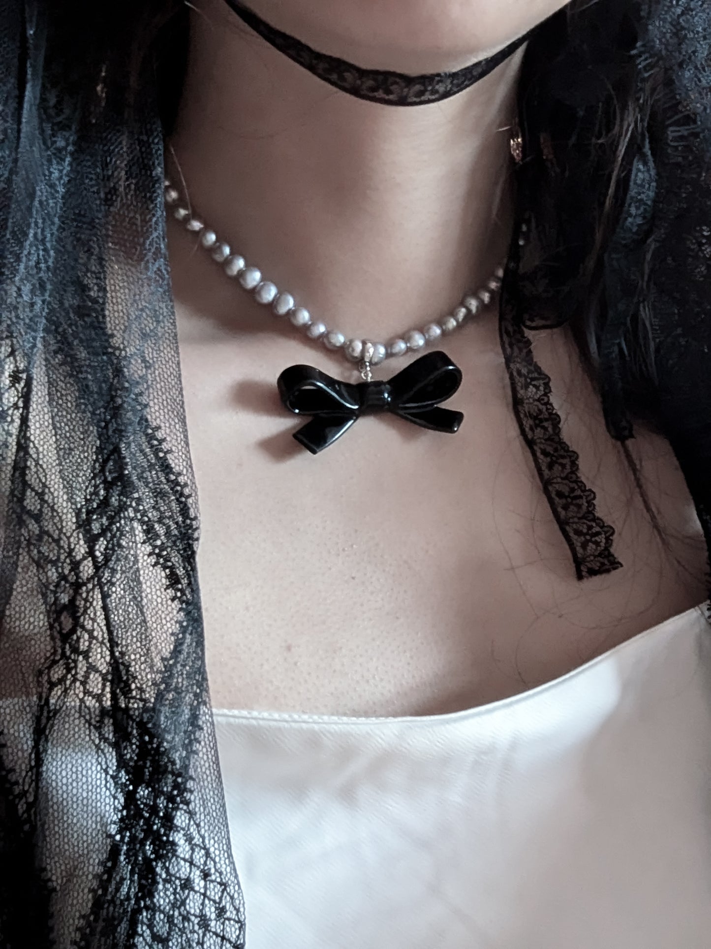 Bowtie Maniac - Medium Ceramic Ribbon Bowtie Freshwater Pearl Crystal Pearl Necklace Black