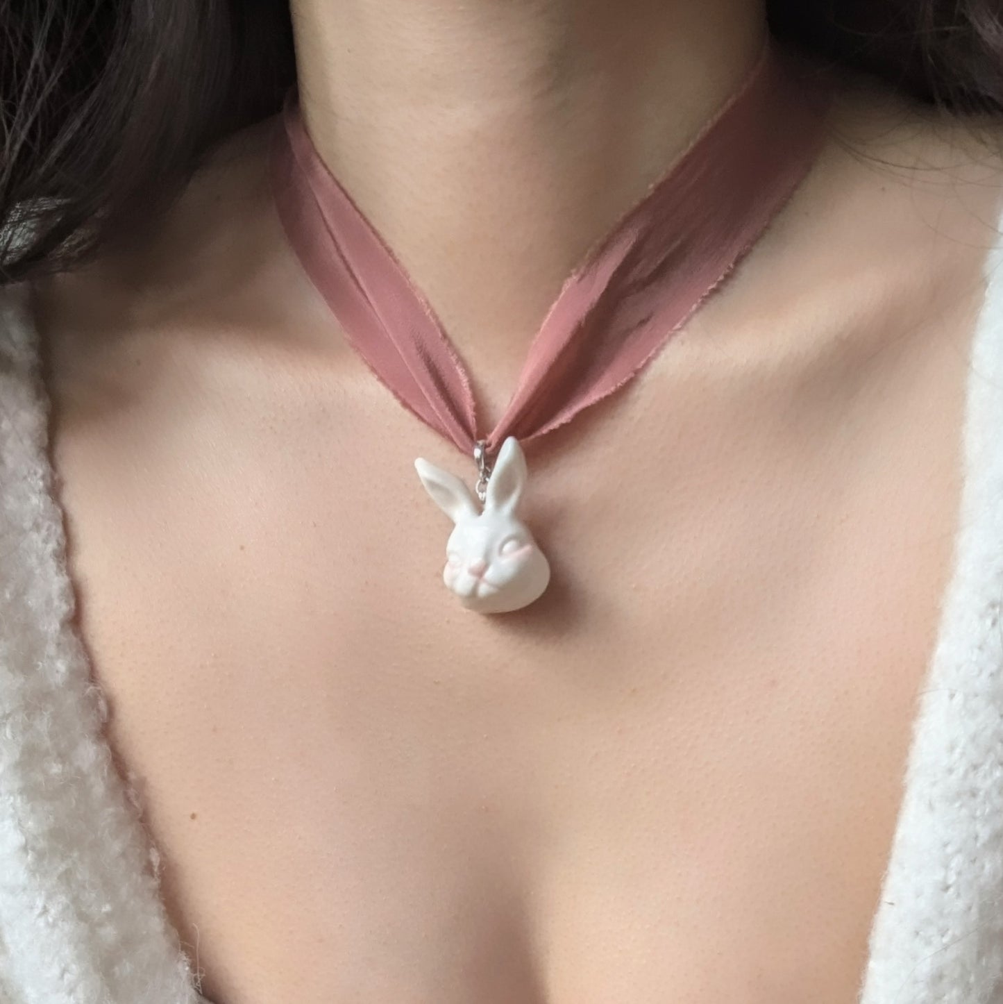 Grumpy Bunny Seidenhalsband