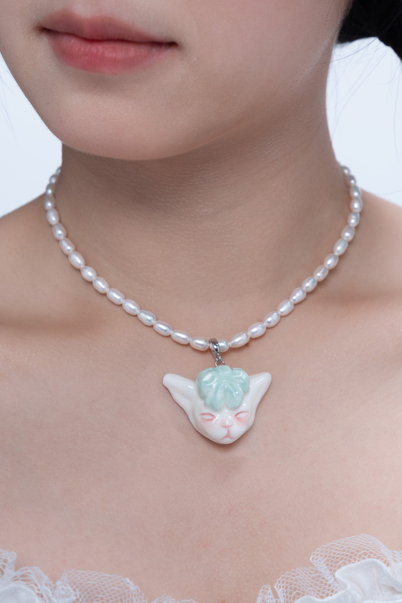 Angry Puss - Pearl and Cat Bowtie Necklace