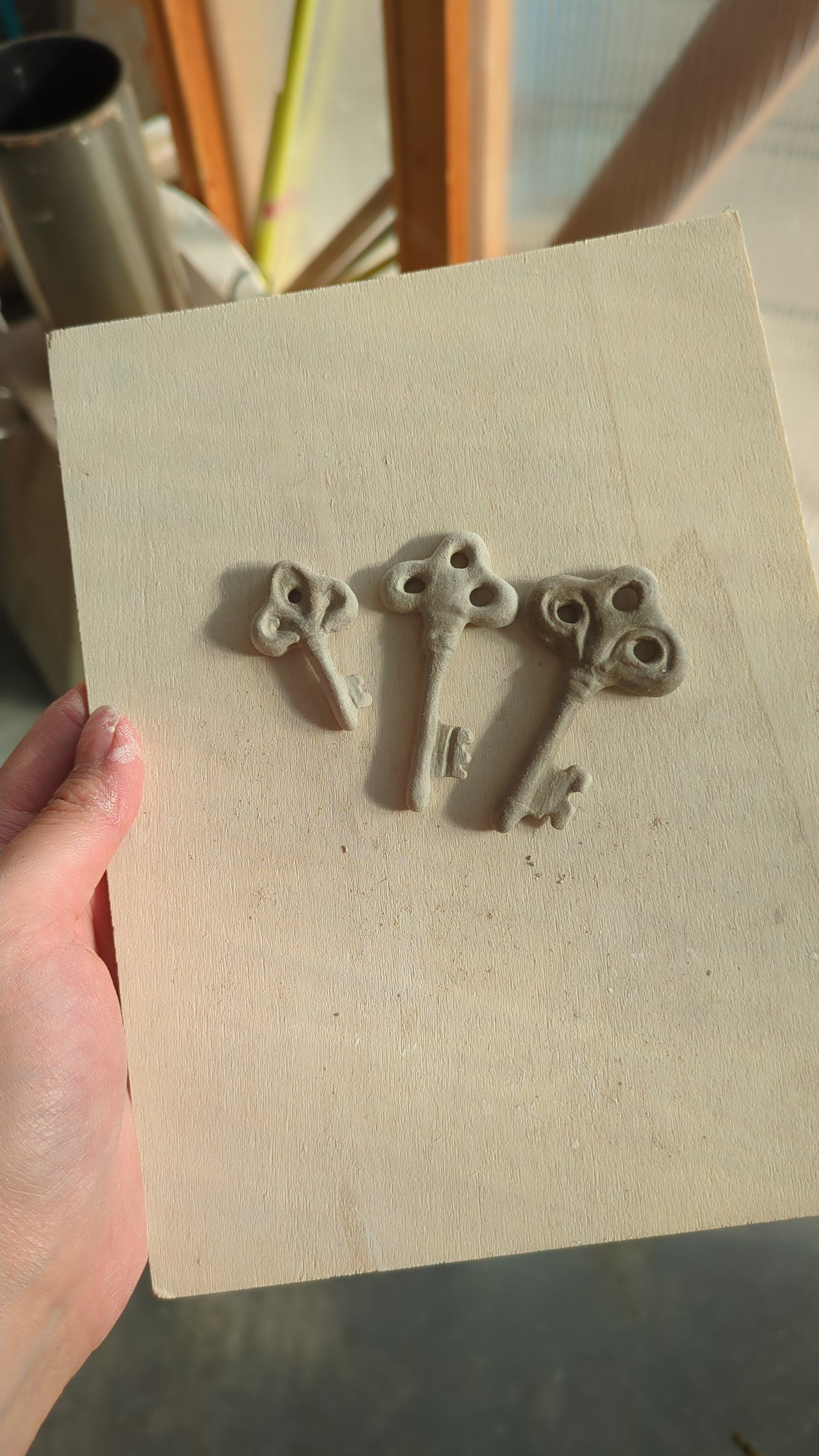 Make Your Own Ceramic Jewellery - Handbuilding And Glazing for Small